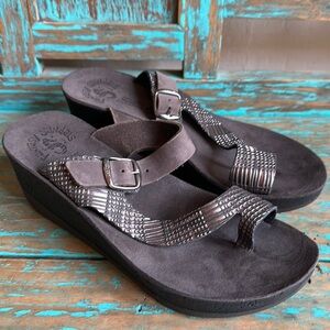 Fantasy Felisa Wedge Comfort Sandal in Black with Toe Strap Size 38